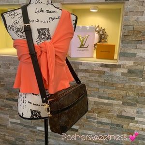 SOLD Louis Vuitton Crossbody Bag 💕